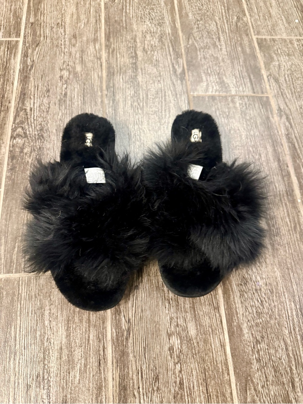 Size 11 fuzzy Ugg slippers